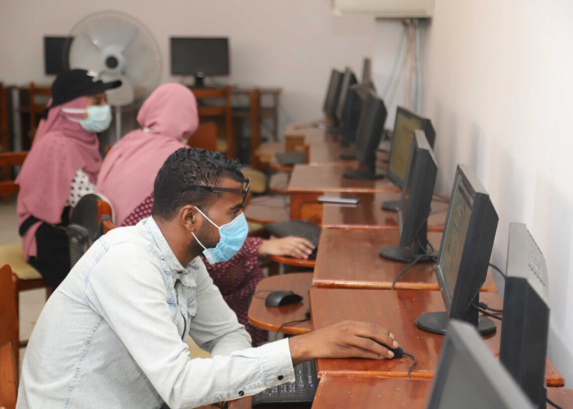 معامل التنسيق بجامعة جنوب الوادي تستقبل طلاب المرحلة الثانية 19 - جريدة المساء