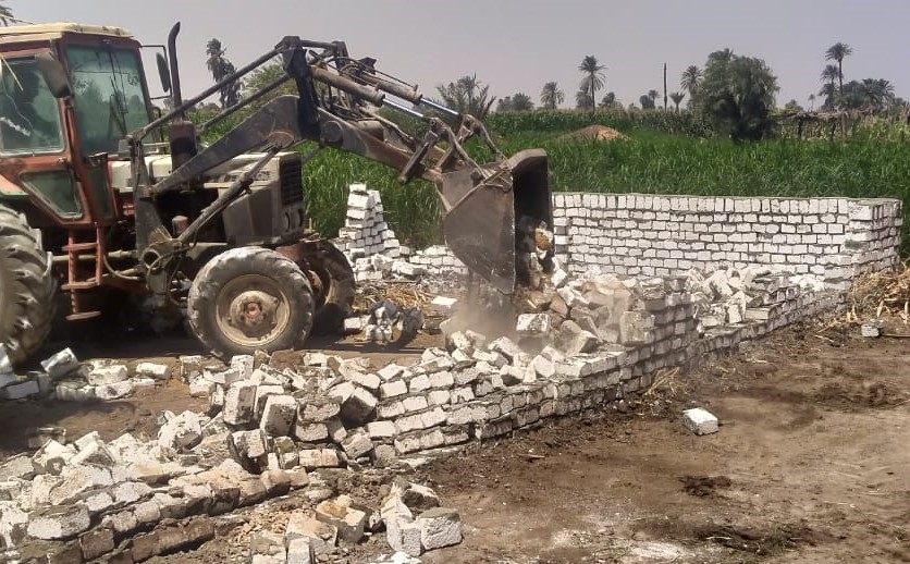  حملات للنظافة ورفع الإشغالات وإزالة التعديات وتطبيق الإجراءات الاحترازية بالوحدات المحلية ببني سويف  19 - جريدة المساء