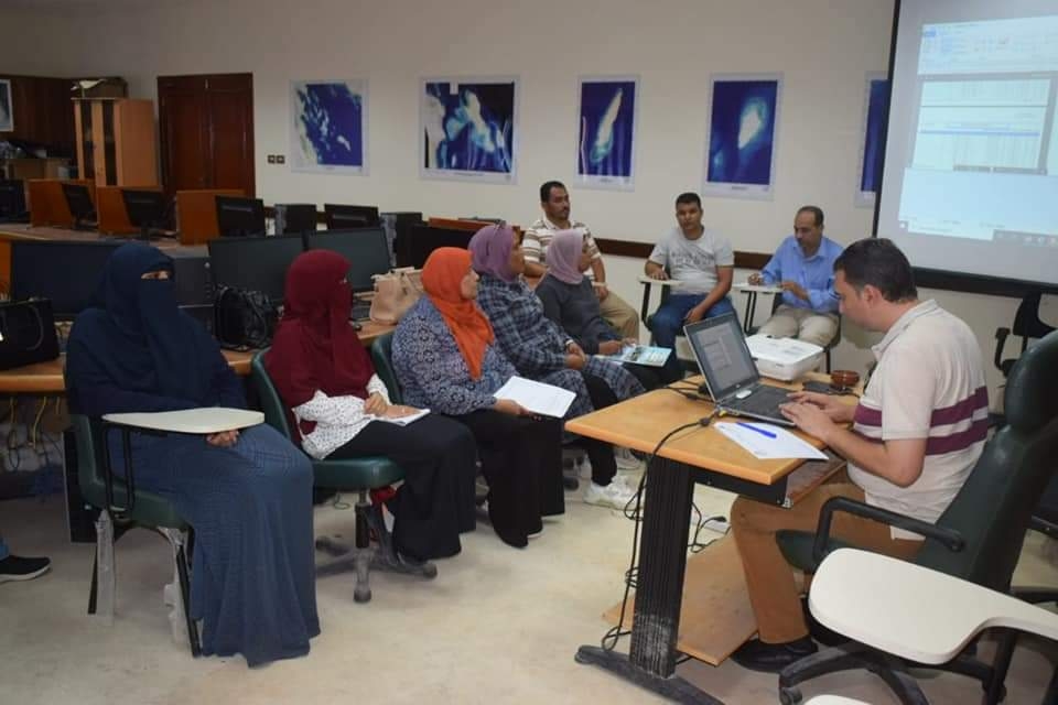 ورشة عمل لمناقشة معوقات العمل بالمراكز التكنولوجية .. بالبحر الأحمر 19 - جريدة المساء