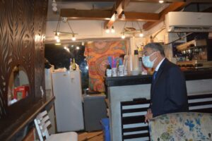 فى جولة مفاجئة لمحافظ المنيا.. غلق 6 مقاهى وتحرير محاضر إشغالات لعدد من المحال والمطاعم 33 - جريدة المساء