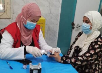 وكيل وزارة الصحة بالشرقية يتابع تطعيم العاملين بمدرسة "الزنكلون" بلقاح "كورونا" 35 - جريدة المساء