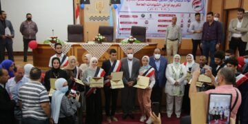 بالصور .. محافظ كفر الشيخ يكرم أوائل الثانوية العامة والدبلومات الفنية 1 - جريدة المساء