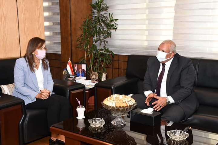 وزيرة التخطيط تناقش الخطة الاستثمارية لمحافظة الوادى الجديد فى اجتماعها بـ "الزملوط" 19 - جريدة المساء