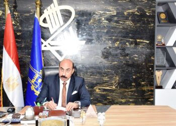 محافظ أسوان يحيل توجيه أتهامات لرئيس حي أسبق بالأبتزاز لإحدى المواطنات وشركائها للنيابة العامة 16 - جريدة المساء