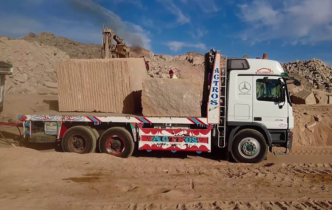 مطالب بمنع مرور سيارات نقل الجرانيت علي الطريق الزراعي بأسوان 18 - جريدة المساء