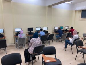رئيس جامعة جنوب الوادى يتفقد الاختبارات بفرع الجامعة المصرية للتعلم الإلكترونى بقنا 27 - جريدة المساء
