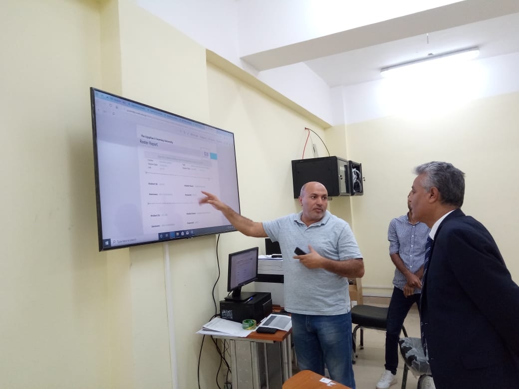 رئيس جامعة جنوب الوادى يتفقد الاختبارات بفرع الجامعة المصرية للتعلم الإلكترونى بقنا 19 - جريدة المساء