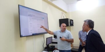رئيس جامعة جنوب الوادى يتفقد الاختبارات بفرع الجامعة المصرية للتعلم الإلكترونى بقنا 1 - جريدة المساء