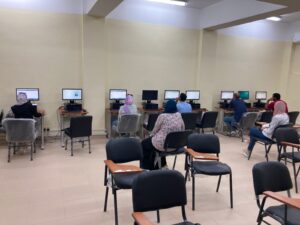 رئيس جامعة جنوب الوادى يتفقد الاختبارات بفرع الجامعة المصرية للتعلم الإلكترونى بقنا 21 - جريدة المساء