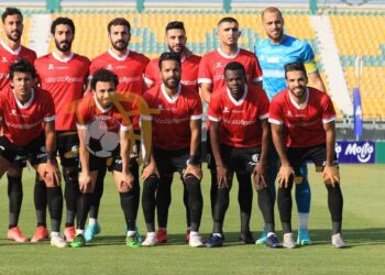 طلائع الجيش يرتدي تي شيرت بصورة المشير طنطاوي فى السوبر 16 - جريدة المساء