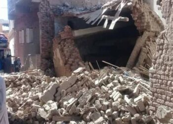 قوات الحماية المدنية تنجح فى إنقاذ سيدتين انهار عليهما منزل قديم بقنا 17 - جريدة المساء