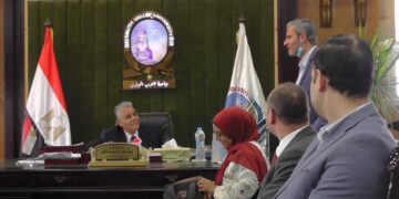 رئيس جامعة جنوب الوادى يلتقى بأعضاء هيئة التدريس بكلية العلاج الطبيعى 1 - جريدة المساء