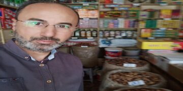 الباب.. قصيدة للشاعر عمر مكرم 9 - جريدة المساء