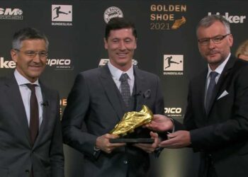 ليفاندوفسكى يتسلم جائزة الحذاء الذهبى 22 - جريدة المساء