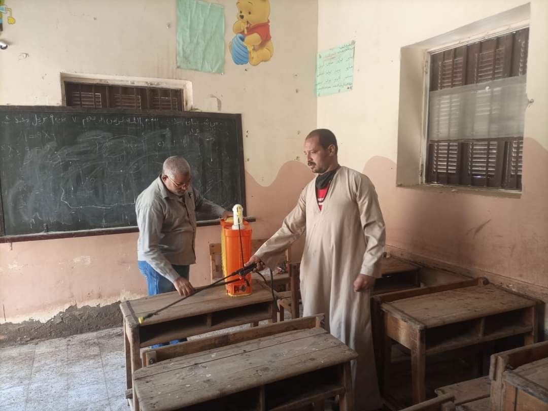 رئيس مدينة ملوى يتابع أعمال التعقيم والتطهير بالمنشآت الحكومية 19 - جريدة المساء