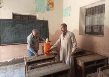 رئيس مدينة ملوى يتابع أعمال التعقيم والتطهير بالمنشآت الحكومية 15 - جريدة المساء