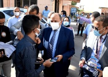 رئيس جامعة بنى سويف يستقبل الطلاب الجدد ويتابع حصولهم على اللقاح 27 - جريدة المساء