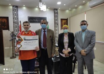 وكاله ناسا تكرم طالب بالأعدادي بشبرا الخيمة لتقديمه بحث عن المخلفات الصناعيه 26 - جريدة المساء