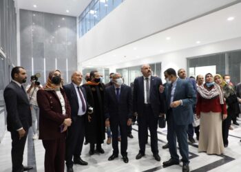 محافظ المنيا يشهد حفل تخرج طلبة كليتي الصيدلة والعلاج الطبيعي بجامعة دراية 23 - جريدة المساء