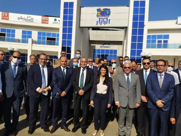 وزيرا التموين والتعاون الدولي يشيدان ببازار بورسعيد الجديد 27 - جريدة المساء