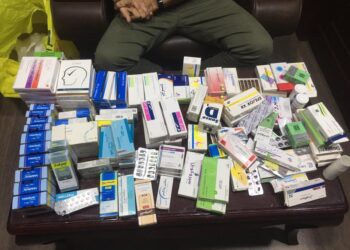 ٣٠ ألف قرص مخدر وأدوية مغشوشة بمخزن مستشفى خاص بالقاهرة 22 - جريدة المساء ٣٠ ألف قرص مخدر وأدوية مغشوشة بمخزن مستشفى خاص بالقاهرة 21 - جريدة المساء