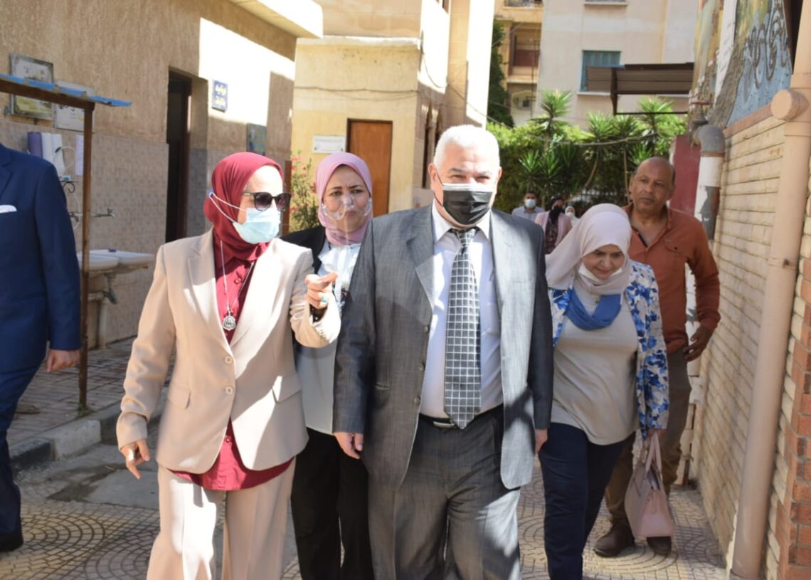 مدير ووكيل تعليم الاسكندرية يتفقدان عددا من مدارس المحافظة 19 - جريدة المساء