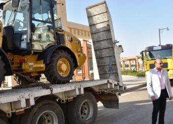 محافظ أسوان يتفقد المعدات الجديدة 29 - جريدة المساء