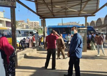 متابعة مواقف بيلا لتوفير وسائل مواصلات لطلاب الجامعات 26 - جريدة المساء