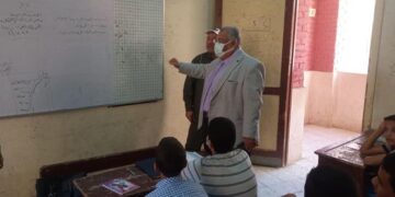 مدير تعليم اخميم : لابد من بذل المزيد من الجهود لصالح أبناؤنا الطلاب 1 - جريدة المساء