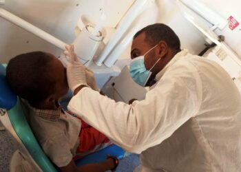 فحص 1425 مواطنا بالقافلة العلاجية بإدفو مجانا 17 - جريدة المساء