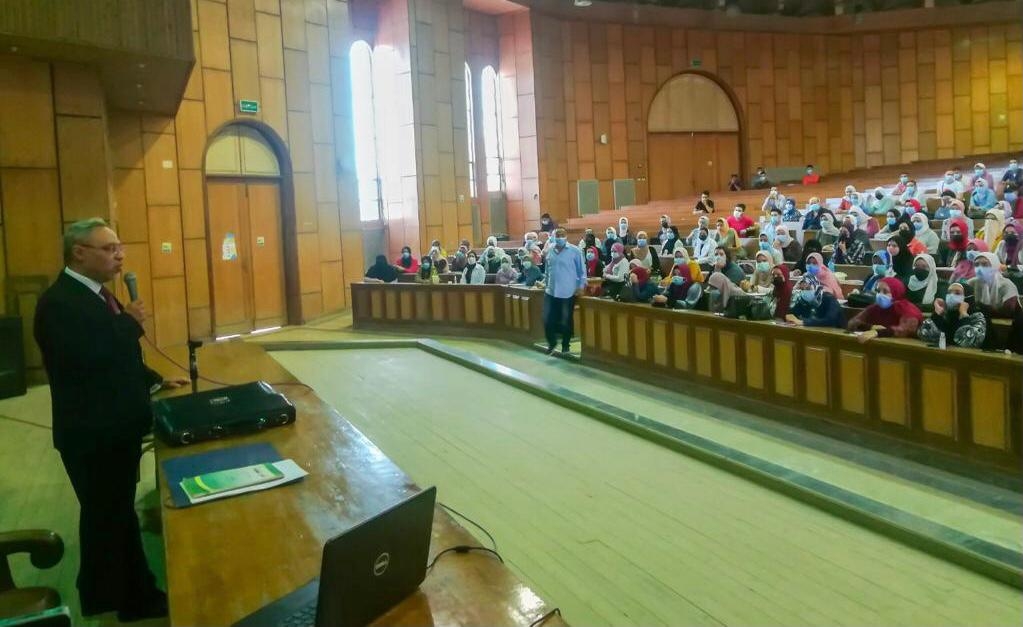 حوار مفتوح لرئيس جامعة طنطا مع الطلاب بكليتى الآداب والحقوق 19 - جريدة المساء