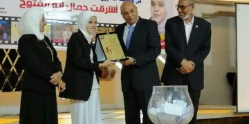 تعليم المنيا يكرم الطالبة الاولي في مسابقة الطالب المثقف 1 - جريدة المساء