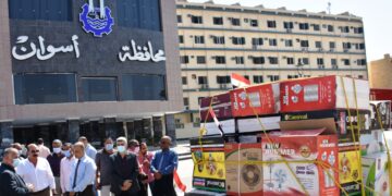 محافظ أسوان يتفقد مبادرة " مروحة الخير " لتجهيز المدارس 1 - جريدة المساء