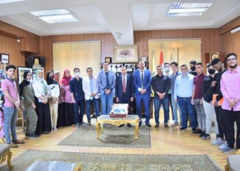 رئيس جامعة بنى سويف يستقبل عددا من الطلاب الوافدين للتهنئة بالتجديد لفترة ثانية 35 - جريدة المساء