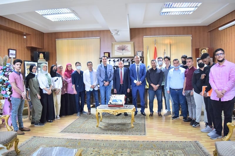 رئيس جامعة بنى سويف يستقبل عددا من الطلاب الوافدين للتهنئة بالتجديد لفترة ثانية 19 - جريدة المساء رئيس جامعة بنى سويف يستقبل عددا من الطلاب الوافدين للتهنئة بالتجديد لفترة ثانية 18 - جريدة المساء