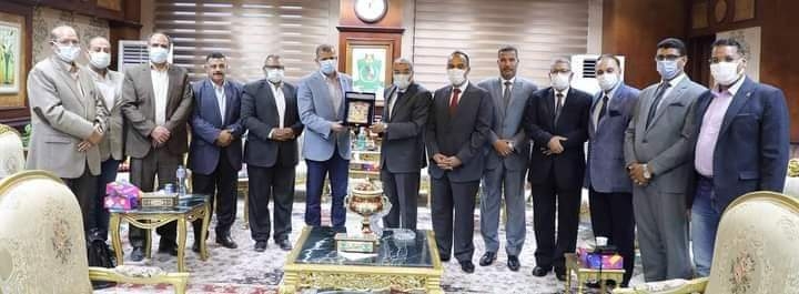 محافظ المنيا يكرم سكرتير عام المحافظة، لانتهاء فترة عمله ونقله للفيوم 18 - جريدة المساء