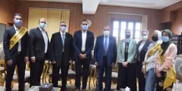 رئيس جامعة بني سويف يكرم  الطلاب المتميزين بأول برنامج خاص بالكيمياء الحيوية على مستوى جامعات الصعيد    1 - جريدة المساء