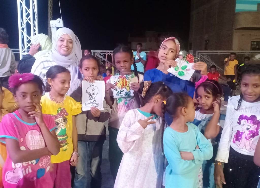 برعاية وزيرة الثقافة و محافظ أسوان .. المسرح المتنقل يواصل عروضه الفنية 15 - جريدة المساء