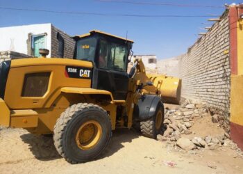 محافظ أسوان يتابع مواصلة الضربات لأصحاب التعديات ومافيا الأراضى بإزالة 20 حالة تعدى بمساحة 17 ألف 350 م2 23 - جريدة المساء