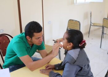 علاج ٨٩١ حالة بالمجان فى قافلة جامعة جنوب الوادى الشاملة بقرية "المراعزة" بأرمنت 32 - جريدة المساء
