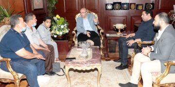 محافظ بني سويف يطمئن والد الطفل المصاب بخلل مناعي باستمرار توفير الدواء.. 1 - جريدة المساء