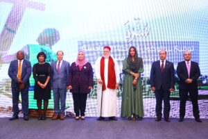 "القباج" توقع بروتوكول المرحلة السادسة لمشروع سُترة لبناء 1000 منزل للأسر الأولي بالرعاية 23 - جريدة المساء