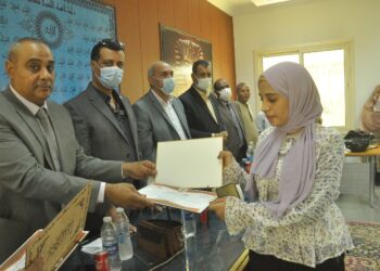 تكريم الطلاب المتفوقين بمدارس القرنة بالأقصر 35 - جريدة المساء