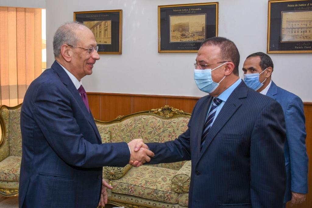 محافظ الإسكندرية يُهنئ رئيس محكمة استئناف الإسكندرية بالمنصب الجديد    19 - جريدة المساء