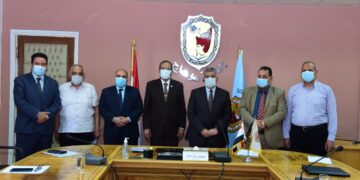 جامعة سوهاج تبحث مع جهاز تنمية المشروعات آليات تنفيذ عدد من الأنشطة الاجتماعية والتوعوية 1 - جريدة المساء