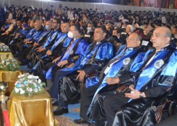 رئيس جامعة الإسكندرية يشهد حفل تخرج الدفعة الماسية لكلية التجارة 34 - جريدة المساء