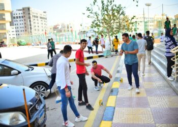 طلاب تربية رياضية كفرالشيخ يشاركون في تجميل ودهان أرصفة كليتهم 29 - جريدة المساء