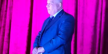 محافظ الاسكندريه ووكيل وزارة التربية يكرمان ٨٢ طالبا وطالبة من أوائل الثانويه العامه 1 - جريدة المساء