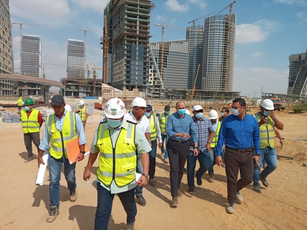 مسؤولو «الإسكان» يتابعون تنفيذ مشروعات العاصمة الإدارية الجديدة 15 - جريدة المساء