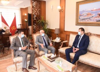 محافظ بورسعيد يستقبل نائب وزير المالية لشئون الخزانة العامة 32 - جريدة المساء